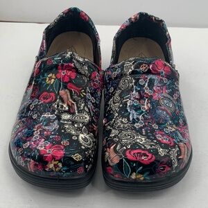 SAVVY Women's Floral & Paisley Nursing Clogs Size 7